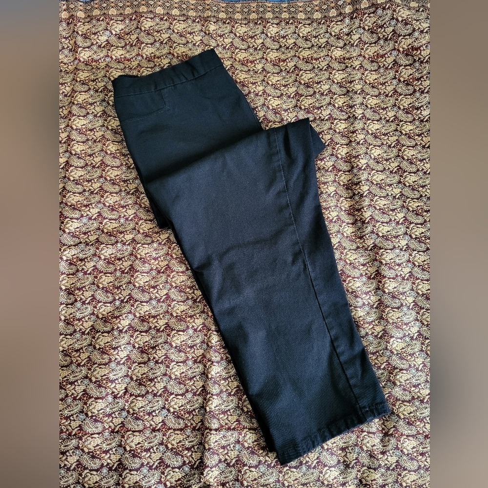 Women's 16 petite Black Capri Pants Isaac Mizrahi